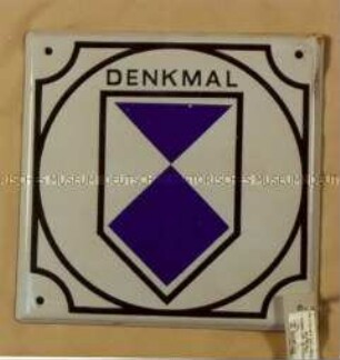 Schild: Denkmal