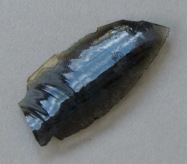 Couteau en obsidienne (fragment)