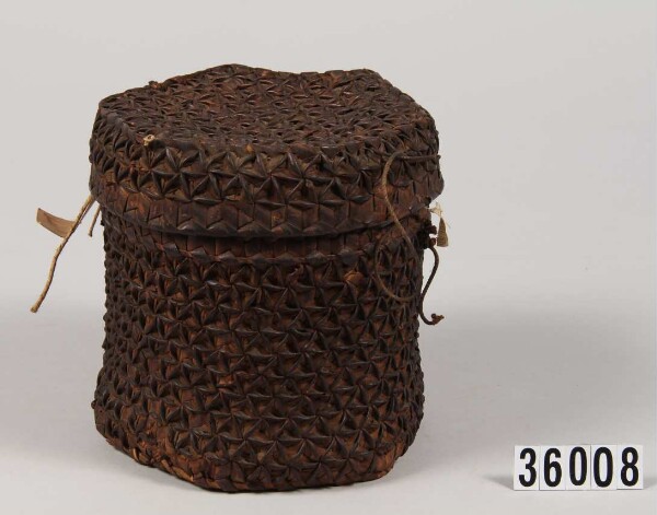 Basket with lid