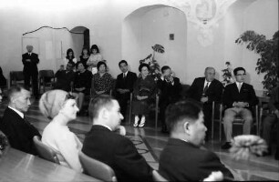 Freiburg: Aula, Rathaus; Empfang einer japanischen Delegation aus Matsuyama im Rathaus; Sitzreihen der Teilnehmer
