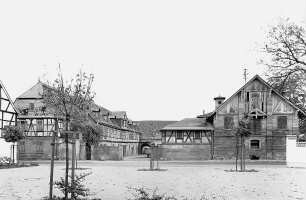 Ehem. Ökonomiehof des Schlosses; Niddatal, Hauptstraße 38