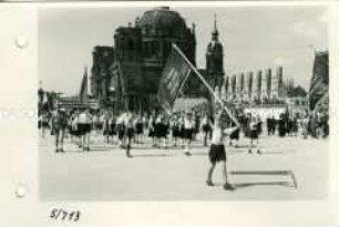 Junge Pioniere auf der Berliner Maidemonstration 1953