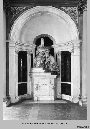 Skulpturen der Tribuna dell'Udienza : Clemens VII. krönt Karl V.