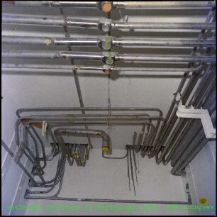 Draufsicht auf das Rohrsystem des Medium Active Waste (MAW)-Verdampfers der Abteilung Radioaktive Abfälle (ABRA)