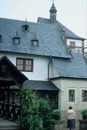 Teilansicht des Schlosses; unregelmäßige Vierflügelanlage der Renaissance; zuvor Wasserburg