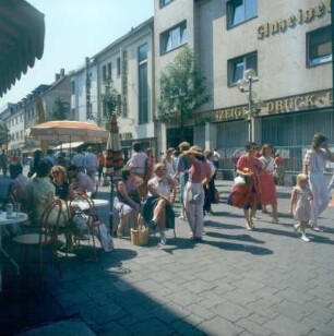 Hanau. Blick in eine Fußgängerzone
