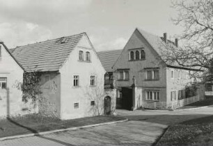 Mobschatz, Vierseithof : Mobschatz (Kreis Meißen-Radebeul), Vierseithof, Dorfplatz 1, nach 1816, 1855, Straßenansicht mit Hofeinfahrt