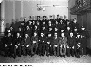 Roßwein, Kreis Döbeln. Gruppenbild zur Jahreshauptversammlung der Feuerwehr