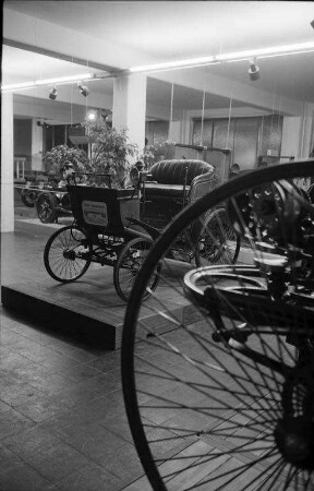 Ausstellung von Oldtimern und Autoveteranen als Vorschau für das geplante Verkehrsmuseum Karlsruhe.