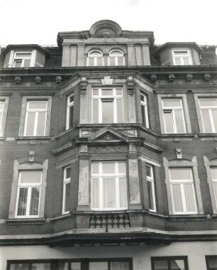 Wurzen, Jacobsplatz 3. Wohnhaus mit Läden (um 1875). Erker
