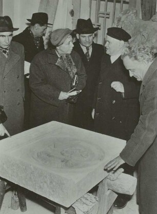 Generaldirektor Max Seydewitz und Natalja Sokolowa : Dresden, Gemäldegalerie im Wiederaufbau, Generaldirektor Max Seydewitz, Professor Arthur Frenzel und Natalja Sokolowa