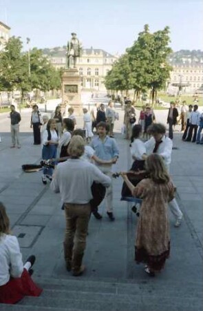 Suttgart: Folklore am Schlossplatz