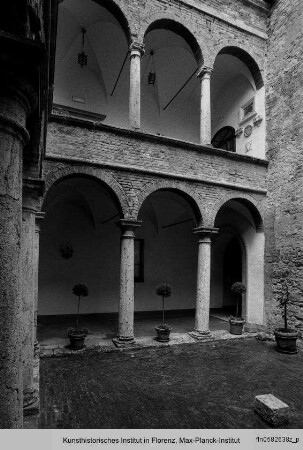 Collegio Vescovile & Seminario Vescovile & Palazzo di Giustizia, Cortile, Montepulciano
