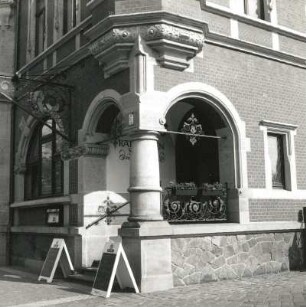 Dresden-Pieschen, Bürgerstraße 63. Rathaus Pieschen (1890/1891; R. Schilling, J. Gräbner). Eckarkade mit Eingang zu den Ratsherrenstuben