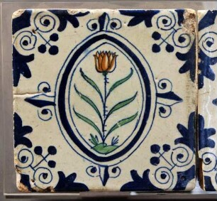 Fliese mit Blume in der Mandorla