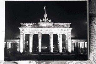Berlin: Brandenburger Tor bei Nacht