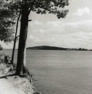Rügen. Insel Vilm im Rügenschen Bodden. Blick vom Hochufer der Goor nach Südost