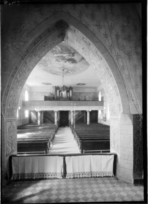 Völkersbach Katholische Sankt Georg Kirche Innenansicht Richtung Empore und Orgel