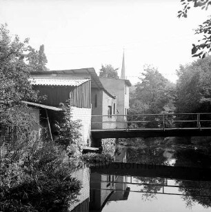 Trave: Stadtarm hinter der Hindenburgstraße mit Brücke