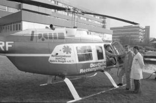 Rettungshubschrauber der Björn-Steiger-Stiftung beim Neuen Vincentiuskrankenhaus an der Steinhäuserstraße