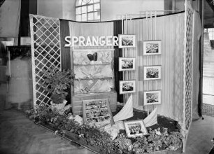 Stand der Fa. Karl Spranger (Maßkorsett- und Wäschefabrik)