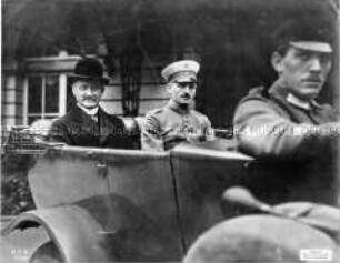 Der neue Reichskanzler Georg Michaelis auf dem Weg zum Kaiser