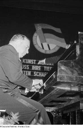 Auftritt des Pianisten Lew Nikolajewitsch Oborin
