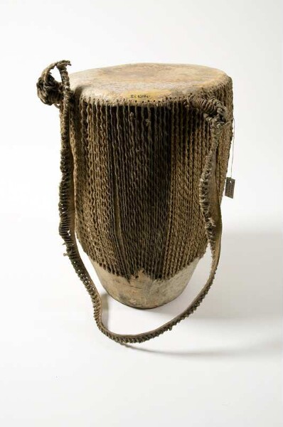 Single-sided closed bucket drum