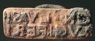 Rechteckiger Stempel mit lateinischer Inschrift: CN . LVSI / LVCIFERI