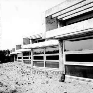 Dörfergemeinschaftsschule Bargteheide-Land [später Grund- und Hauptschule, Johannes-Gutenberg-Schule]: Alte Landstraße: in Bau: Rohbau, Fenster eingesetzt