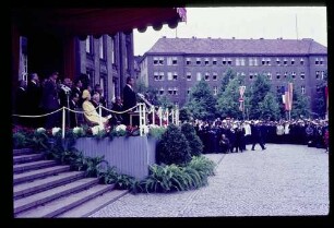 Königin E ll. Rathaus 27.5.65.