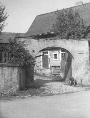Bautzen-Seidau. Hummelhof, Salzenforster Straße. Tor