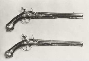 Zwei Steinschloßpistole