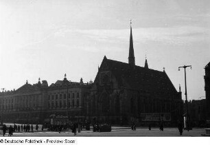 Augustusplatz mit Augusteum und Paulinerkirche