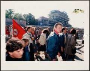 SPD-Demonstration am eingerüsteten Brandenburger Tor (Altersgruppe 18-21)