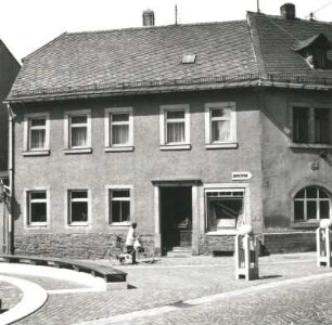 Colditz, Untermarkt 8. Wohn- und Geschäftshaus (A. 19. Jh.). Straßenansicht