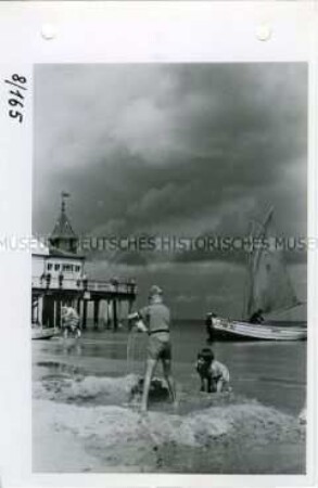 Kinder am Strand von Ahlbeck