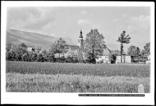 Riesengebirge, Schmiedeberg gegen die Schneekoppe, Blick zur Kirche