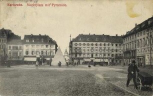 Postkartenalbum August Schweinfurth mit Karlsruher Motiven. "Karlsruhe - Marktplatz mit Pyramide"