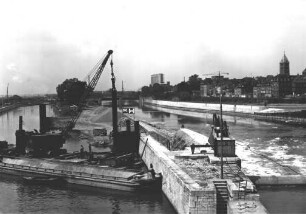 Wehr der Staustufe Schweinfurt/Main