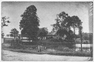 Cunnersdorf. Kinder am Ufer eines Teiches