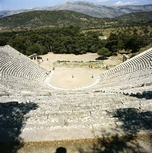 Epidauros. Blick in das Theater