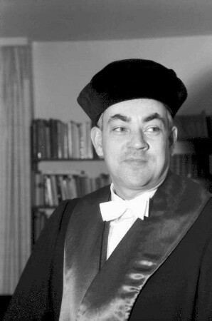 Freiburg: Wohnung; Prof. Dr. Horst Ehmke; Portrait im Talar