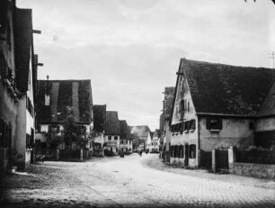 Straßenbild : Blick durch ein Dorf