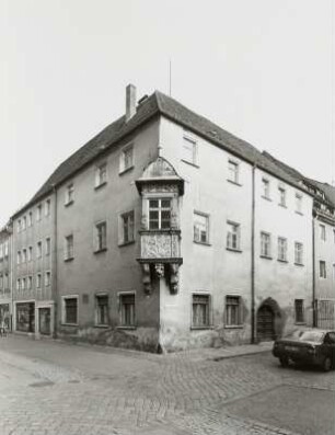 Pirna-Altstadt, Barbiergasse 10. Wohnhaus (Bezeichnung 1624). Eckansicht mit so. Engelserker