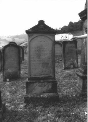 Grabstein 76
