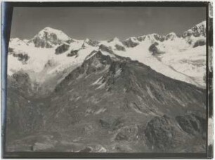 Blick vom Cooco-Kessel auf Gebirgsgrat von Ancohuma und Illampú