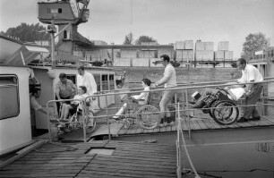 Fahrt Multiple-Sklerose-Kranker auf dem städtischen Motorschiff Friedrich Töpper.