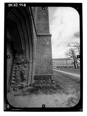 Neubrandenburg. Stadtkirche St. Marien (Wiederaufbau 1975-2001). Teilansicht