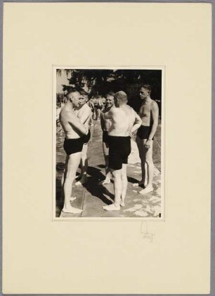 Wehrmachtssoldaten im Freibad Jüterbog